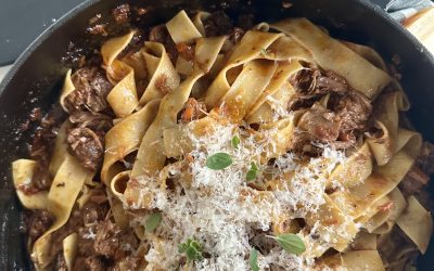 RAGÚ DE ASADO DE TIRA CON PAPARDELLE